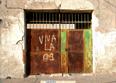 07 de Octubre 2006, Lo que queda de los "quintos"....hoy ya es Historia
[url=espacio.adicional] [/url]
[color=teal][i] El Servicio Militar Obligatorio, quedó suspendido el 31 de Diciembre de 2001.
Según la Ley 17/1999, de 18 de Mayo De Régimen del Personal de las Fuerzas Armadas (BOE 19 de Mayo de 1999),  modificada por Real Decreto Nº 247/2001 de 9 de Marzo, que regula la profesionalización de la Fuerzas Armadas.
Los españoles varones nacidos con posterioridad al 31 de Diciembre del año 1982 no prestarán el servicio militar obligatorio.[/i][/color]

[url=espacio.adicional] [/url]

Keywords: 07 de Octubre 2006, Lo que queda de los quintos....