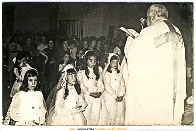 Don Francisco Bustos dando la primera comunión en La Guardia.
¿ Alquien sabe el año ?
Keywords: Don Francisco Bustos dando la primera comunión en La Guardia.