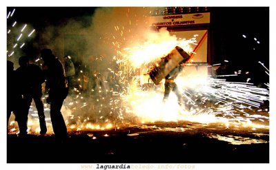28 de septiembre de 2007. Toros de fuego en la plaza: El requiebro.
Keywords: 28 de septiembre de 2007. Toros de fuego en la plaza: El requiebro.