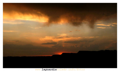 El sol se esconde detrás de los cerros de Llano Castillo ( 8 de Julio de 2007)
Keywords: El sol se esconde detrás de los cerros de Llano Castillo ( 8 de Julio de 2007)