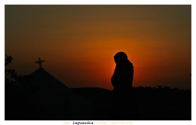 1 de septiembre de 2007 a las sitete y veinte de la tarde. El Santo Niño llega  a la última capilla de la cuesta donde cayó por primera vez.
[i]Empieza a ver a La Guardia de un modo diferente[/i]
[img]http://www.laguardiatoledo.info/fotos/resources/logo_tupi_bn_w65_conbordes.jpg[/img]

[url=espacio.adicional] [/url]
