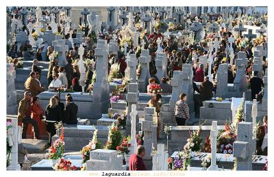 1 de noviembre de 2007. Dia de Los Santos, cementerio.
Keywords: 1 de noviembre de 2007. Dia de Los Santos, momentos antes de empezar la misa de campaña.