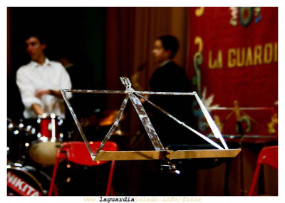 Homenaje a la banda municipal por su concierto el día de la Constitución del 2007.
Keywords: Homenaje a la banda municipal por su concierto el día de la Constitución del 2007.