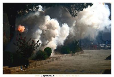 24 de Septiembre de 2007. La Traca
La traca es la bofetada que nos dice: "¡ Despertar, toca divertirse, que estamos en fiestas !"
Creemos que el año que viene debe ser mucho mayor.
[url=http://www.laguardiatoledo.info/guardiapedia/La_p%C3%B3lvora_en_las_fiestas][color=navy][i][b]La pólvora en las fiestas en la Guardiapedia[/b][/i][/color][/url].[/b]


Keywords: La traca