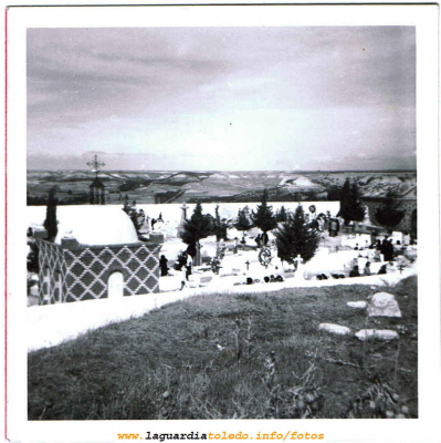 Vista del cementerio el dia de los santos sobre 1970
Keywords: Vista del cementerio el dia de los santos sobre 1970