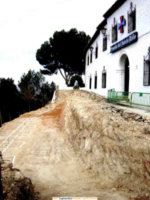 Obras de reconstrucción de la plataforma de la Ermita del Santo Niño avance a 30-Dic-2005
Keywords: Obras