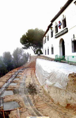 Obras de reconstrucción de la plataforma de la Ermita del Santo Niño avance a 14-Ene-2006
Keywords: Obras