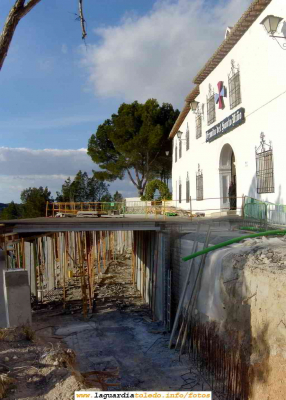Obras de reconstrucción de la plataforma de la Ermita del Santo Niño avance a 11-Mar-2006
Keywords: Obras ermita santo niño