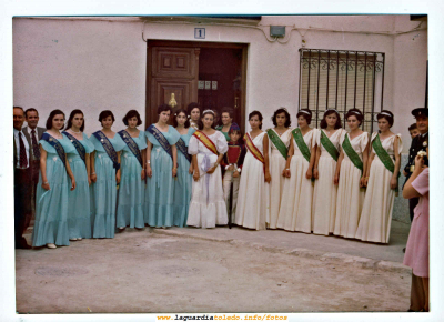 Fiestas 1977 Reina y Damas entrantes y salientes en la casa de la reina entrante
Keywords: Fiestas 1977 Reina y Damas entrantes y salientes en la casa de la reina entrante
