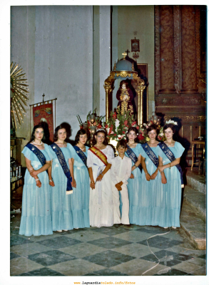 Fiestas 1977 Reina y Damas en La Iglesia en la tradicional foto con El Santo Niño
Keywords: Fiestas 1977 Reina y Damas en La Iglesia en la tradicional foto con El Santo Niño