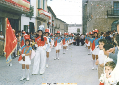 Majorettes años 70
Primera formacion de majorettes 
Gema Potenciano (abanderada) Sagrario Sanchez (directora)

Keywords: majorettes años 70