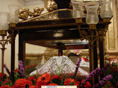 20 de Marzo de 2008. Jueves Santo. La urna en la Iglesia Parroquial esperando la procesión del Viernes Santo
