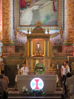 Cruz trinitaria
La cruz trinitaria iluminada en la Subida del Santo Niño 2014
