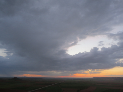 Puesta del sol desde el Paseo del Norte lloviznando. 12-4-2014
