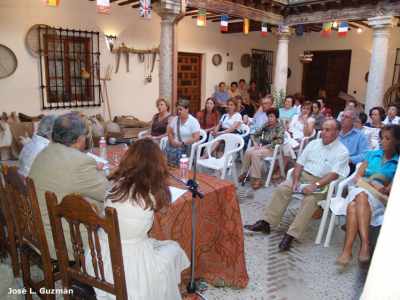 Fiestas 2007. Conferencia sobre desarrollo rural organizado por la Asociación de Mujeres "Teresa Panza" en la Casa de los Janes
[url=http://www.laguardiatoledo.es.vg][color=navy][i][b]Web de Jose Luis Guzmán[/b][/i][/color][/url].[/b]
