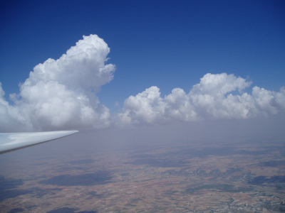 Foto hecha a unos 2 Kms de La Guardia por un avión de vuelo sin motor
Por la ubicación en google maps de esta foto en panoramio está hecha en el valle del Cedrón entre el cerro de las Maricas y los cerros del Santo Niño
[/b][url=http://www.panoramio.com/photo/4185099][color=navy][i][b]La foto en Panoramio[/b][/i][/color][/url].[/b]
[/b][url=http://www.panoramio.com/map/#lt=39.813283&ln=-3.46859&z=5&k=2&tab=2][color=navy][i][b]Otras fotos de La Guardia en Panoramio[/b][/i][/color][/url].[/b]
