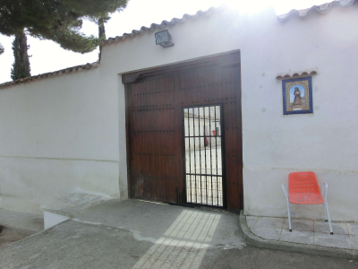 La puerta de la portá de la casa Marisol famosa por los figurantes guardiolos que aparecían en la película de Marisol "Solos los dos" (1968)
LOS ESCENARIOS DE LA VIDA: Edificios. < La Casa de Marisol
