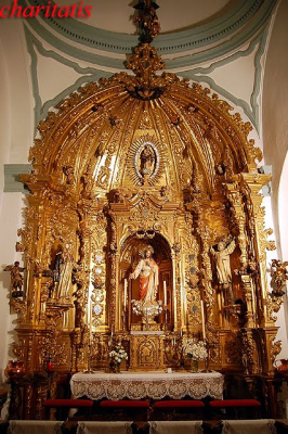 Retablo de la capilla del Sagrario de la Iglesia de la Santísima Trinidad de la Rambla (Córdoba) en cuyo lado derecho se encuentra una imágen del Santo Niño
