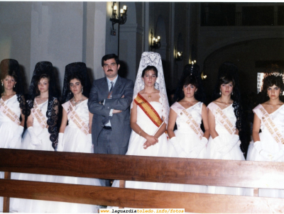 Fiestas de 1985. Foto de las Damas, Reina y Mantenedor
