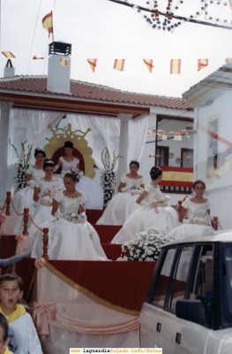 Fiestas de 1998. Carroza de las Damas y Reina
