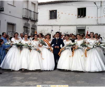 Fiestas de 1998. Foto de las Damas , Reina y Mantenedor
