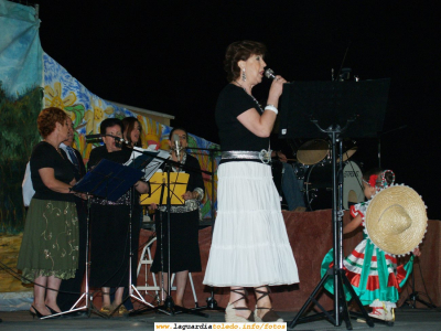 Actuación del Coro Parroquial acompañando a la Orquesta Florida en el Festival Benéfico para recaudar fondos para la Plataforma de la Ermita del Santo Niño
