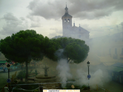 24 de Septiembre de 2006. Curiosa imágen de la Plaza en plena pólvora desde el balcón del Ayuntamiento
