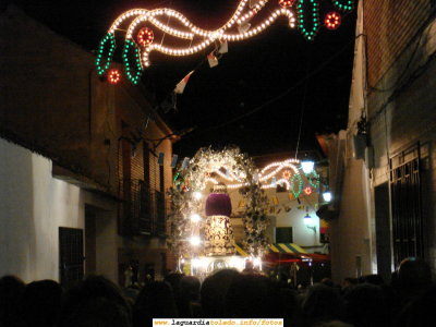 25 de Septiembre de 2006. Procesión nocturna. El Santo Niño por la calle de la Luna
