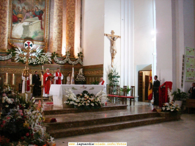 26 de Septiembre de 2006. Panorámica del altar con los sacerdotes que concelebran la misa del Santo Niño
