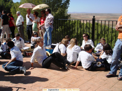 27 de Septiembre de 2006. La banda de música descansando durante la misa en la Plataforma de la Ermita
