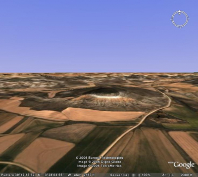 El cerro de las Maricas en perspectiva en altura visto por Google Earth
Este programa tiene también una posibilidad de ver en perspectiva los parajes. Aunque no está demasiado bien lograda, da la sensación de perspectiva en altura.
