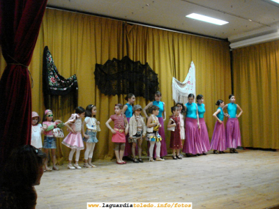 10 de Marzo de 2007. Desfile de moda infantil del grupo de baile de la Asociación Cultural dirigido por Esperanza Alvarez organizado por la Asociación de Mujeres "La Rosaleda" en el marco de los actos del Día de la Mujer Trabajadora

