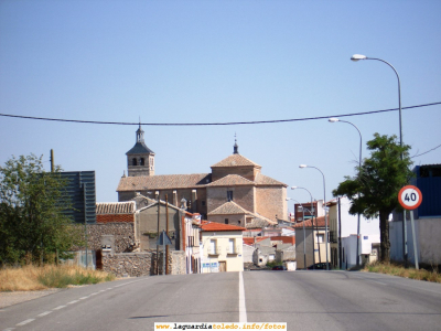 Vista panorámica de la Iglesia desde la antigua carretera de Andalucía, yendo hacia "El Llano"
