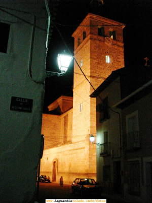 Vista nocturna de la Iglesia Parroquial desde la calle Guillermo Cabezas. 1 de Septiembre de 2006 por la noche
