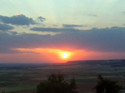 21 de Junio de 2008. Comienzo del verano. Puesta de sol (4/5)
Aunque la secuencia de fotos está hecha con un teléfono móvil a no demasiada resolución, la pongo por su belleza
