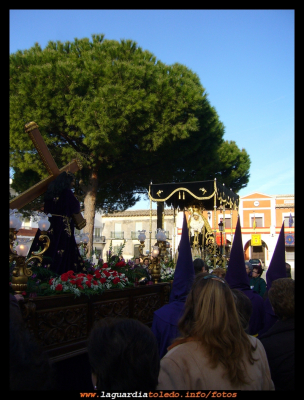 Procesión de la "Arrodillá" del Viernes Santo 2010
Encuentro de Jesús Nazareno con la Virgen de la Soledad en una de las primeras estaciones del Via Crucis. El encuentro tiene lugar en la Plaza Mayor.

