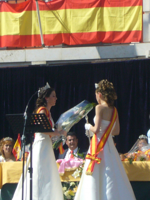 Coronación reina 2007
Irene Nuño le entrega el ramo a Marisol Rama
