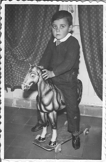 el caballista
aquel caballo, me parecía lo mas grande del mundo, era mi juguete preferido
