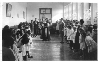 Visita del Obispo
Año 1965, Visita del Obispo Auxiliar de Toledo, a las Escuelas Graduadas de niños de La Guardia, acompañado por las autoridades de entonces.
