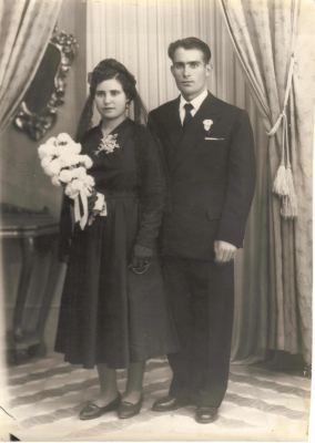 Boda de Modesto y Germana
Boda de Modesto y Germana en el año 1957, la boda fue en Consuegra pueblo donde nacieron y vivieron hasta finales de los 50 que se vinieron a vivir a La Guardia, donde ya vivieron el resto de su vida.
Keywords: Modesto Germana Pastor