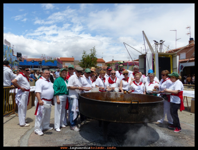 Peña "los Timbales"
La peña los timbales cocinando el pisto manchego (28-5-2016)
Keywords: peña los timbales pisto  