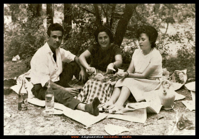 La merienda
Victorino,  Juliana y María, Merienda 1959. 
Keywords: Merienda 
