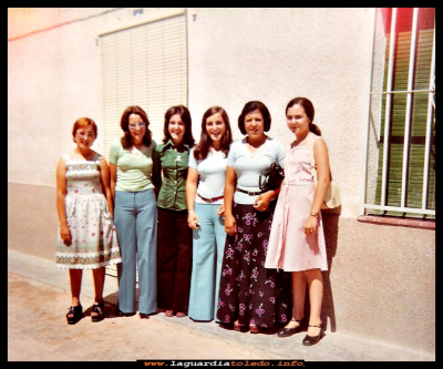 AMIGAS 
Amigas del barrio, Mari Orgaz,Carmen López, Mª Paz Orgaz, Pili Mascaraque, Mari y Mª Fé (1975)
Keywords: Amigas  barrio