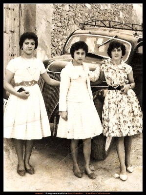 Angelita y amigas
Angelita Cabiedas, Pili López y Juana Santiago, posando delante de un coche (que no distingo la marca) pero que se ve que es de la época. Año 1962.
Keywords: época. Año 1962