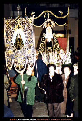 Arrodilla
Semana Santa del 2001, Nuestra Señora de la Soledad entrando a la iglesia, después de la  procesión de la Arrodilla.
Keywords: Semana Santa del 2001,