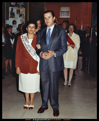 CONMEMORANDO
En 1999 se conmemoro los 30 años de reinas y damas , desde el 1969 que comenzó esta tradición.
En la foto: Teresa Guzmán, reina 1972 y Benito González mantenedor del mismo año.
Keywords:  30 años  reinas damas 