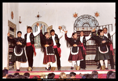 Baile regional
Bailes regionales 1968
Tere Guzmán, Perpetuo Mora, Vicenta Tejero, Julián Martín, Isabel Martínez, Jesús Hernández, Jose Potenciano y Paco Pérez.

Keywords: Bailes regionales 1968