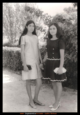Basi y Mercedes
Basi Muñoz y Mercedes García, en el paseo del Norte. (1969.
EL CURSO DE LA VIDA: < La juventuz y los amigos 
Keywords:  paseo del Norte