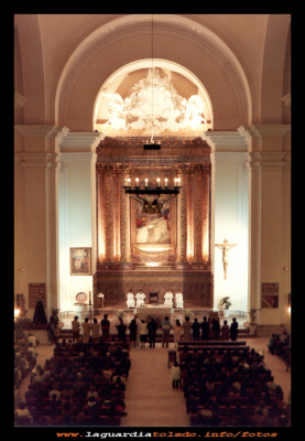 Bautizos
Bautizos celebrados durante la misa del domingo de resurrección. Semana Santa del Año 1985,
Keywords: Bautizos  misa domingo de resurrección