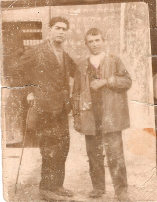 Bonifacio y un amigo
Bonifacio Pedraza “el esquilaor” con un amigo. Años 20.
Keywords:  Años 20.